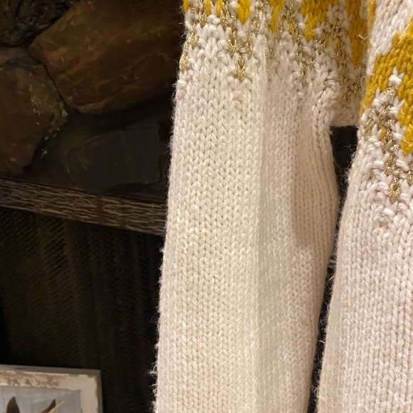 Warm, thick cream sweater. Oversized. Needs to be depilled, otherwise good. - Picture 3 of 6